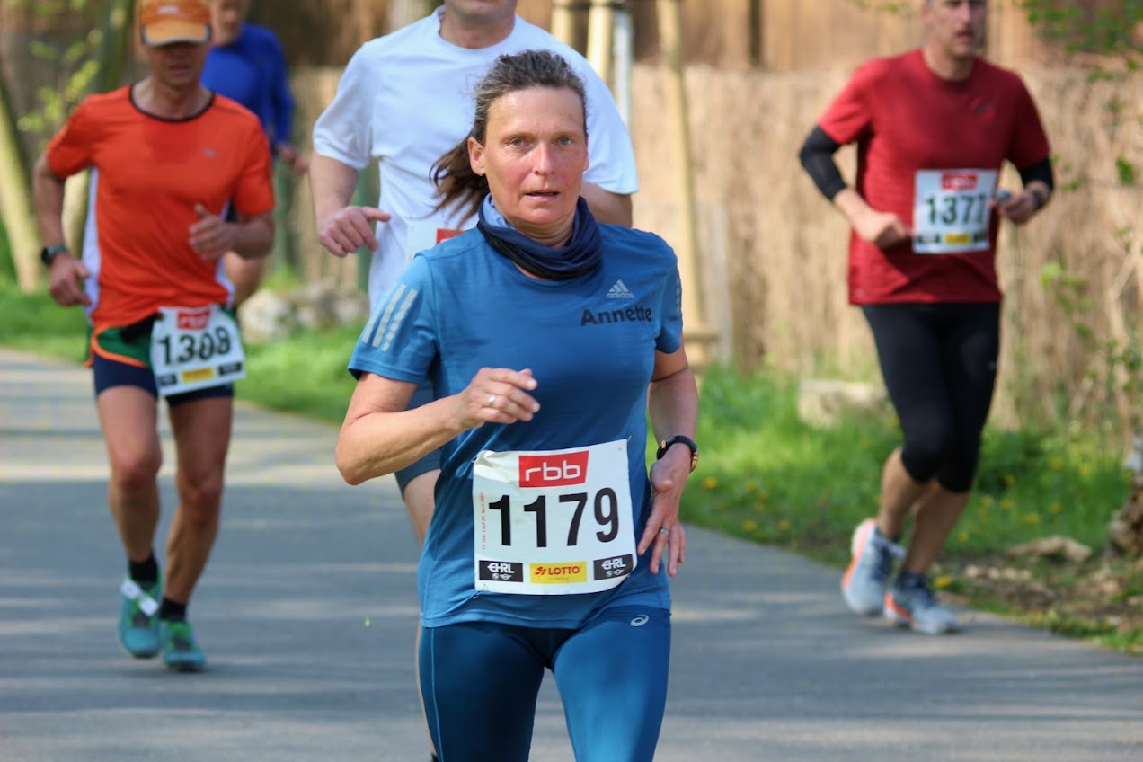 Annette läuft eine Topzeit für lauferleben beim RBB-Lauf-2022...